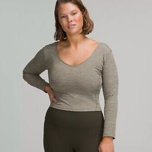 LULULEMON ALIGN™ LONG
SLEEVE SHIRT
Heathered Rover
Size: 8 Like New